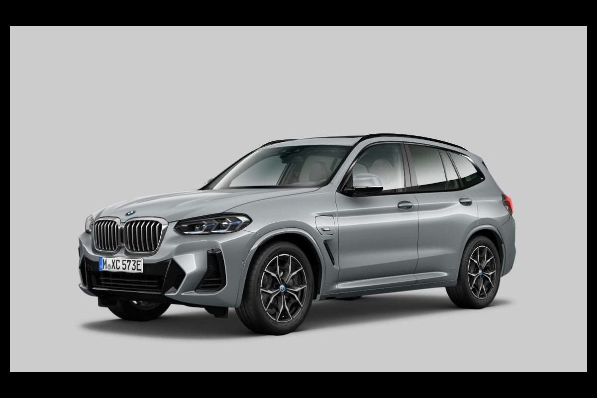 BMW X3 xDrive30e M Sport (wordt verwacht) | Panoramadak | Laser | Head-Up | Trekhaak | CarPlay |