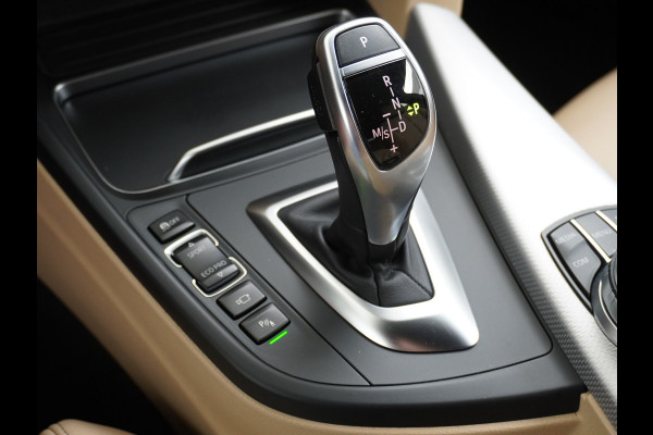 BMW 3 Serie Touring 330i AUT-8 M-Sport Pack Leder+Memory Harman&Kardon® Audio Adap.Cruise Apple Carplay Head-Up Navi 19" Virtual CockpitCame Lmv  Stoelverwarming DAB Elek.Achterklep Zwarte-Hemel Adaptieve Led Wifi Surround Camera Origineel Nederlandse Auto Zeer compleet! €71.000 nieuwprijs!