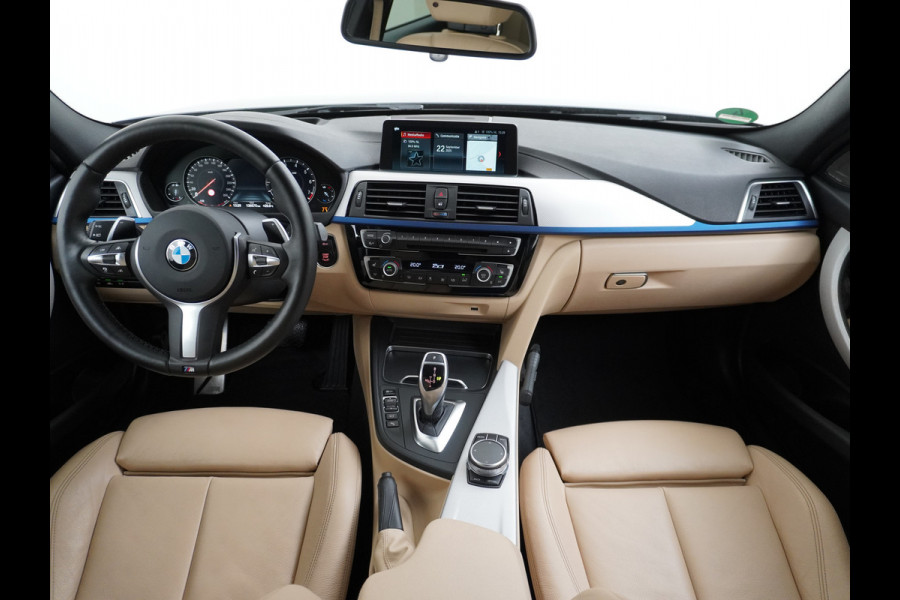 BMW 3 Serie Touring 330i AUT-8 M-Sport Pack Leder+Memory Harman&Kardon® Audio Adap.Cruise Apple Carplay Head-Up Navi 19" Virtual CockpitCame Lmv  Stoelverwarming DAB Elek.Achterklep Zwarte-Hemel Adaptieve Led Wifi Surround Camera Origineel Nederlandse Auto Zeer compleet! €71.000 nieuwprijs!