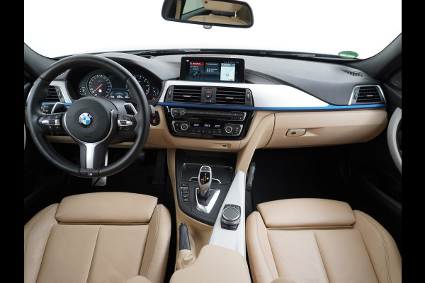 BMW 3 Serie Touring 330i AUT-8 M-Sport Pack Leder+Memory Harman&Kardon® Audio Adap.Cruise Apple Carplay Head-Up Navi 19" Virtual CockpitCame Lmv  Stoelverwarming DAB Elek.Achterklep Zwarte-Hemel Adaptieve Led Wifi Surround Camera Origineel Nederlandse Auto Zeer compleet! €71.000 nieuwprijs!