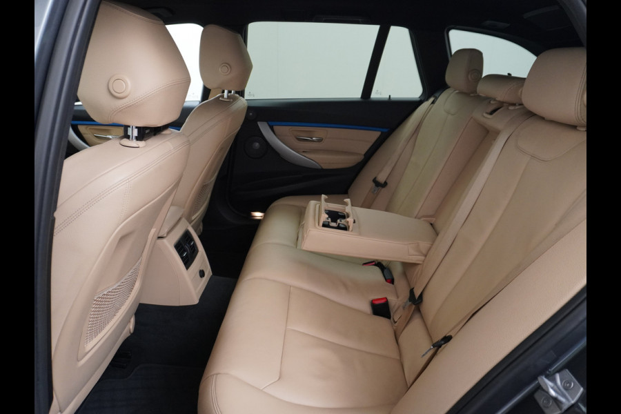BMW 3 Serie Touring 330i AUT-8 M-Sport Pack Leder+Memory Harman&Kardon® Audio Adap.Cruise Apple Carplay Head-Up Navi 19" Virtual CockpitCame Lmv  Stoelverwarming DAB Elek.Achterklep Zwarte-Hemel Adaptieve Led Wifi Surround Camera Origineel Nederlandse Auto Zeer compleet! €71.000 nieuwprijs!