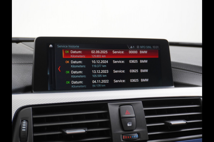 BMW 3 Serie Touring 330i AUT-8 M-Sport Pack Leder+Memory Harman&Kardon® Audio Adap.Cruise Apple Carplay Head-Up Navi 19" Virtual CockpitCame Lmv  Stoelverwarming DAB Elek.Achterklep Zwarte-Hemel Adaptieve Led Wifi Surround Camera Origineel Nederlandse Auto Zeer compleet! €71.000 nieuwprijs!