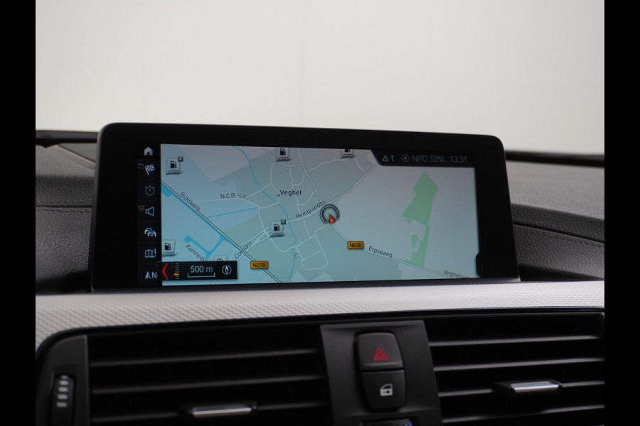 BMW 3 Serie Touring 330i AUT-8 M-Sport Pack Leder+Memory Harman&Kardon® Audio Adap.Cruise Apple Carplay Head-Up Navi 19" Virtual CockpitCame Lmv  Stoelverwarming DAB Elek.Achterklep Zwarte-Hemel Adaptieve Led Wifi Surround Camera Origineel Nederlandse Auto Zeer compleet! €71.000 nieuwprijs!