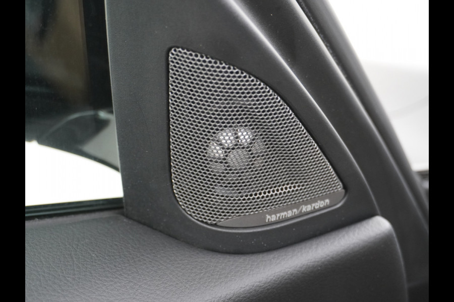 BMW 3 Serie Touring 330i AUT-8 M-Sport Pack Leder+Memory Harman&Kardon® Audio Adap.Cruise Apple Carplay Head-Up Navi 19" Virtual CockpitCame Lmv  Stoelverwarming DAB Elek.Achterklep Zwarte-Hemel Adaptieve Led Wifi Surround Camera Origineel Nederlandse Auto Zeer compleet! €71.000 nieuwprijs!