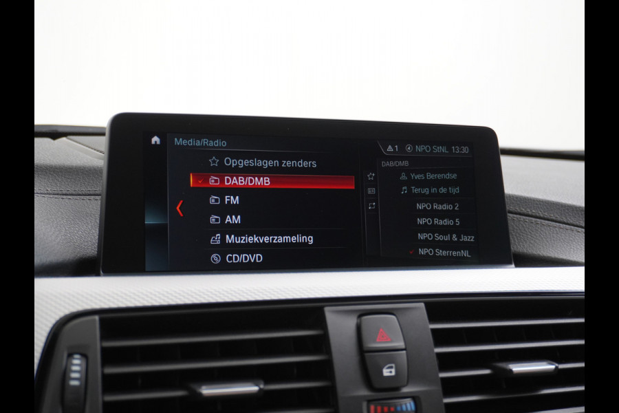 BMW 3 Serie Touring 330i AUT-8 M-Sport Pack Leder+Memory Harman&Kardon® Audio Adap.Cruise Apple Carplay Head-Up Navi 19" Virtual CockpitCame Lmv  Stoelverwarming DAB Elek.Achterklep Zwarte-Hemel Adaptieve Led Wifi Surround Camera Origineel Nederlandse Auto Zeer compleet! €71.000 nieuwprijs!