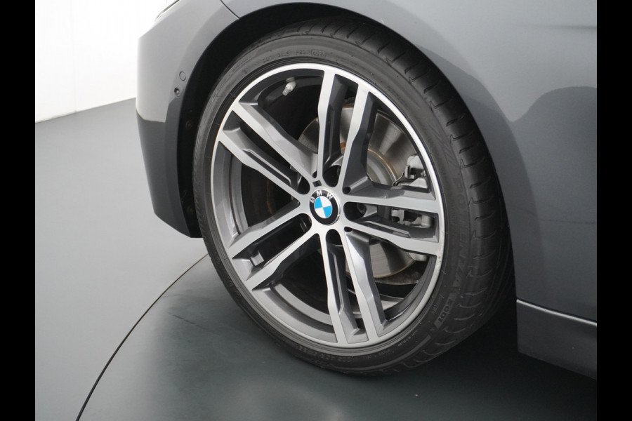 BMW 3 Serie Touring 330i AUT-8 M-Sport Pack Leder+Memory Harman&Kardon® Audio Adap.Cruise Apple Carplay Head-Up Navi 19" Virtual CockpitCame Lmv  Stoelverwarming DAB Elek.Achterklep Zwarte-Hemel Adaptieve Led Wifi Surround Camera Origineel Nederlandse Auto Zeer compleet! €71.000 nieuwprijs!