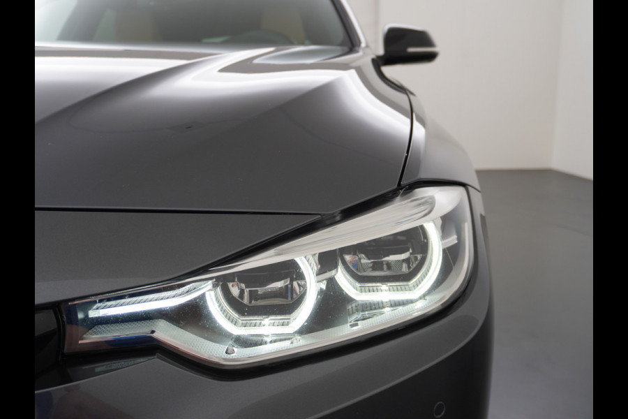 BMW 3 Serie Touring 330i AUT-8 M-Sport Pack Leder+Memory Harman&Kardon® Audio Adap.Cruise Apple Carplay Head-Up Navi 19" Virtual CockpitCame Lmv  Stoelverwarming DAB Elek.Achterklep Zwarte-Hemel Adaptieve Led Wifi Surround Camera Origineel Nederlandse Auto Zeer compleet! €71.000 nieuwprijs!