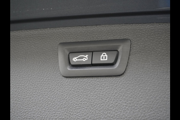 BMW 3 Serie Touring 330i AUT-8 M-Sport Pack Leder+Memory Harman&Kardon® Audio Adap.Cruise Apple Carplay Head-Up Navi 19" Virtual CockpitCame Lmv  Stoelverwarming DAB Elek.Achterklep Zwarte-Hemel Adaptieve Led Wifi Surround Camera Origineel Nederlandse Auto Zeer compleet! €71.000 nieuwprijs!