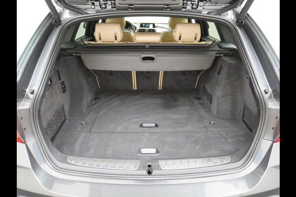 BMW 3 Serie Touring 330i AUT-8 M-Sport Pack Leder+Memory Harman&Kardon® Audio Adap.Cruise Apple Carplay Head-Up Navi 19" Virtual CockpitCame Lmv  Stoelverwarming DAB Elek.Achterklep Zwarte-Hemel Adaptieve Led Wifi Surround Camera Origineel Nederlandse Auto Zeer compleet! €71.000 nieuwprijs!