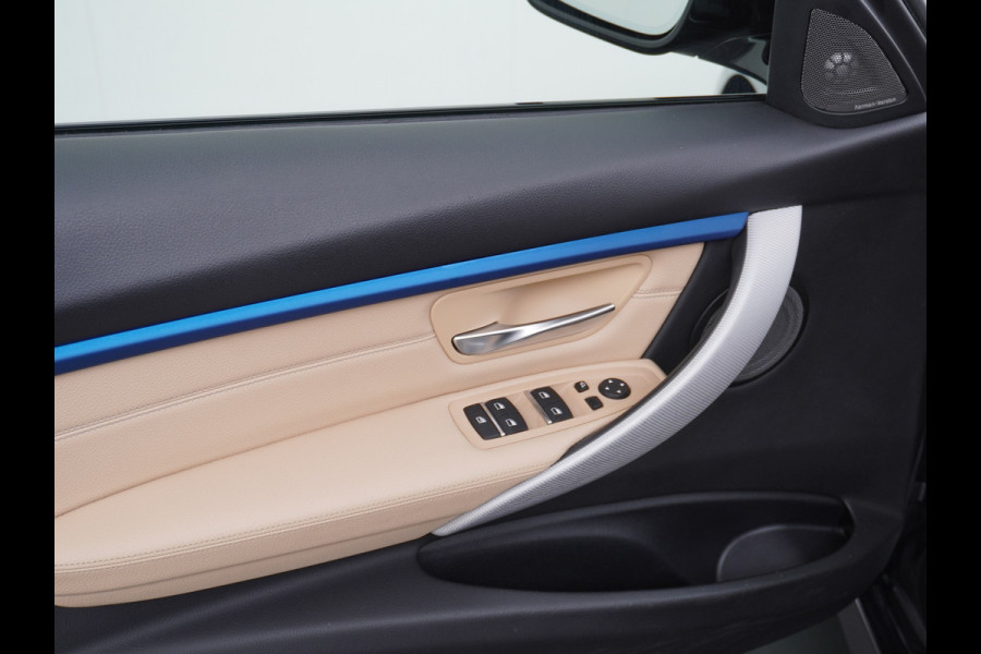 BMW 3 Serie Touring 330i AUT-8 M-Sport Pack Leder+Memory Harman&Kardon® Audio Adap.Cruise Apple Carplay Head-Up Navi 19" Virtual CockpitCame Lmv  Stoelverwarming DAB Elek.Achterklep Zwarte-Hemel Adaptieve Led Wifi Surround Camera Origineel Nederlandse Auto Zeer compleet! €71.000 nieuwprijs!