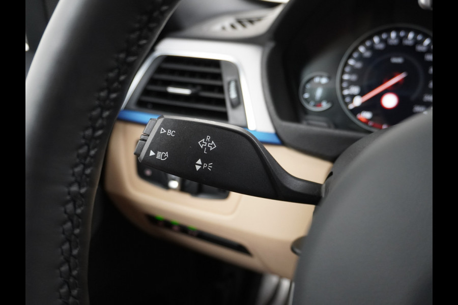 BMW 3 Serie Touring 330i AUT-8 M-Sport Pack Leder+Memory Harman&Kardon® Audio Adap.Cruise Apple Carplay Head-Up Navi 19" Virtual CockpitCame Lmv  Stoelverwarming DAB Elek.Achterklep Zwarte-Hemel Adaptieve Led Wifi Surround Camera Origineel Nederlandse Auto Zeer compleet! €71.000 nieuwprijs!