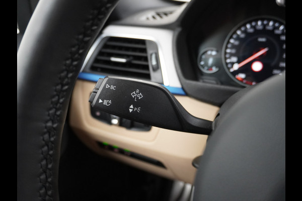BMW 3 Serie Touring 330i AUT-8 M-Sport Pack Leder+Memory Harman&Kardon® Audio Adap.Cruise Apple Carplay Head-Up Navi 19" Virtual CockpitCame Lmv  Stoelverwarming DAB Elek.Achterklep Zwarte-Hemel Adaptieve Led Wifi Surround Camera Origineel Nederlandse Auto Zeer compleet! €71.000 nieuwprijs!