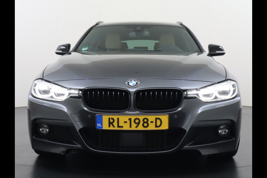 BMW 3 Serie Touring 330i AUT-8 M-Sport Pack Leder+Memory Harman&Kardon® Audio Adap.Cruise Apple Carplay Head-Up Navi 19" Virtual CockpitCame Lmv  Stoelverwarming DAB Elek.Achterklep Zwarte-Hemel Adaptieve Led Wifi Surround Camera Origineel Nederlandse Auto Zeer compleet! €71.000 nieuwprijs!
