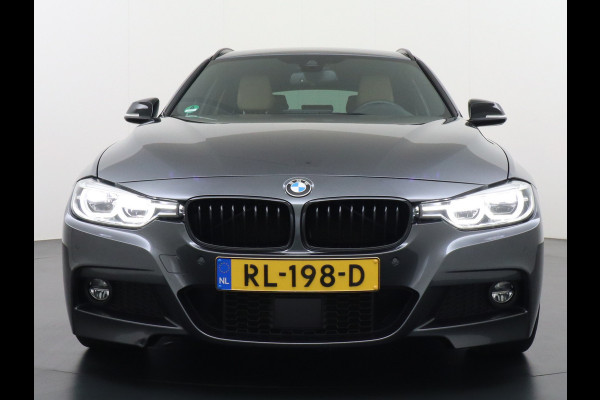 BMW 3 Serie Touring 330i AUT-8 M-Sport Pack Leder+Memory Harman&Kardon® Audio Adap.Cruise Apple Carplay Head-Up Navi 19" Virtual CockpitCame Lmv  Stoelverwarming DAB Elek.Achterklep Zwarte-Hemel Adaptieve Led Wifi Surround Camera Origineel Nederlandse Auto Zeer compleet! €71.000 nieuwprijs!