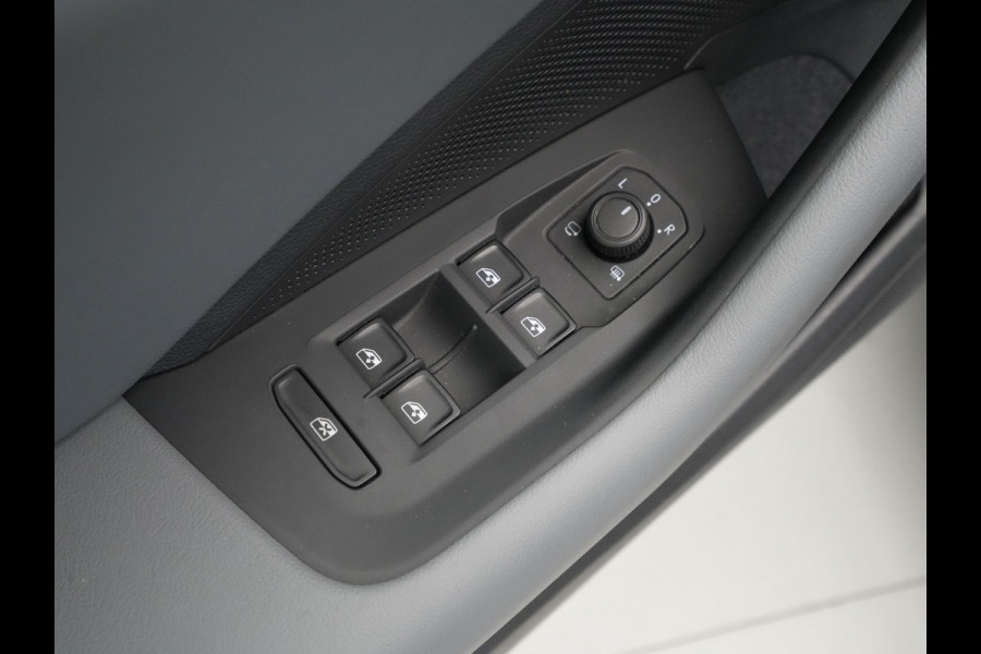 Volkswagen Passat Variant 1.5 eTSI 150pk Business Trekhaak Navigatie Camera Side Assist Acc ARGON 343