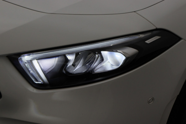 Mercedes-Benz A-Klasse 250 e Business Solution AMG Limited Camera, Sfeerverlichting, Apple Carplay, LED, Cruise, PDC