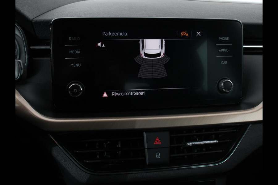 Škoda Kamiq 1.0 TSI 110pk DSG Style | Navigatie | Apple Carplay / Android auto | Parkeersensor achter | Cruise Control | Verwarmbare voorstoelen | Extra getint glas | Climate Control