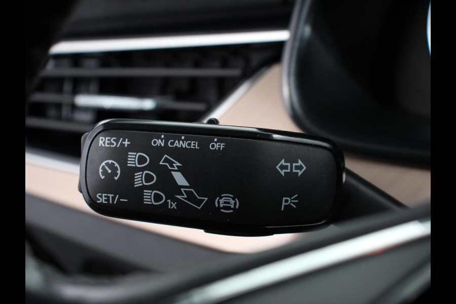 Škoda Kamiq 1.0 TSI 110pk DSG Style | Navigatie | Apple Carplay / Android auto | Parkeersensor achter | Cruise Control | Verwarmbare voorstoelen | Extra getint glas | Climate Control