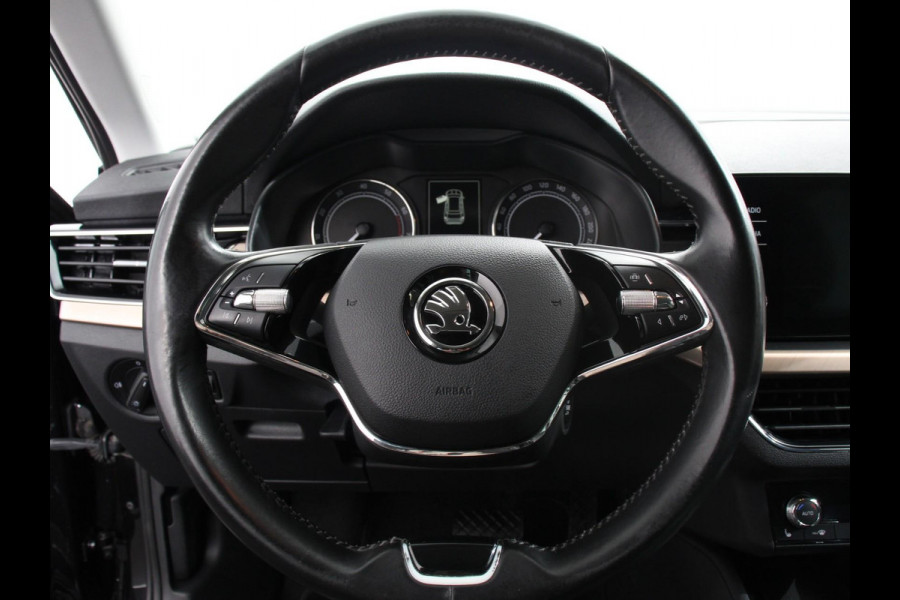 Škoda Kamiq 1.0 TSI 110pk DSG Style | Navigatie | Apple Carplay / Android auto | Parkeersensor achter | Cruise Control | Verwarmbare voorstoelen | Extra getint glas | Climate Control
