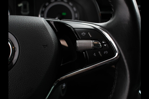 Škoda Kamiq 1.0 TSI 110pk DSG Style | Navigatie | Apple Carplay / Android auto | Parkeersensor achter | Cruise Control | Verwarmbare voorstoelen | Extra getint glas | Climate Control