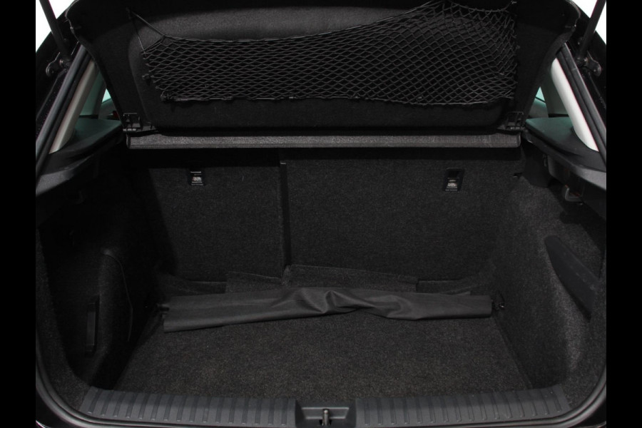 Škoda Kamiq 1.0 TSI 110pk DSG Style | Navigatie | Apple Carplay / Android auto | Parkeersensor achter | Cruise Control | Verwarmbare voorstoelen | Extra getint glas | Climate Control