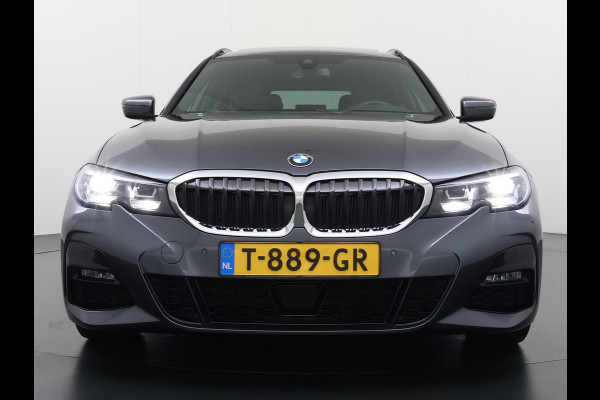 BMW 3 Serie Touring 320i VAN: €34.900,- VOOR: €31.877,- UW EINDEJAARSVOORDEEL: €3.023,-|M-SPORT| PANO| ADAP. CRUISE| NET GROOT ONDERHOUD GEHAD, RIJKLAAR| ELEK. ACHTERKLEP| CAMERA|
