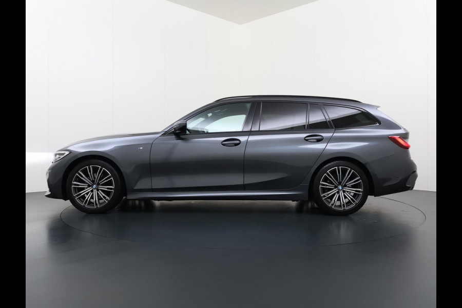 BMW 3 Serie Touring 320i VAN: €34.900,- VOOR: €31.877,- UW EINDEJAARSVOORDEEL: €3.023,-|M-SPORT| PANO| ADAP. CRUISE| NET GROOT ONDERHOUD GEHAD, RIJKLAAR| ELEK. ACHTERKLEP| CAMERA|