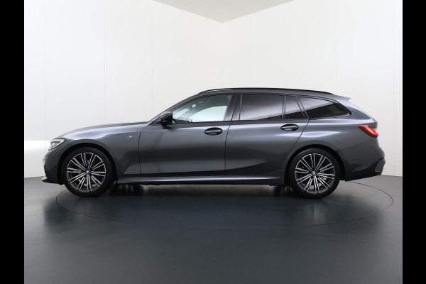 BMW 3 Serie Touring 320i VAN: €34.900,- VOOR: €31.877,- UW EINDEJAARSVOORDEEL: €3.023,-|M-SPORT| PANO| ADAP. CRUISE| NET GROOT ONDERHOUD GEHAD, RIJKLAAR| ELEK. ACHTERKLEP| CAMERA|