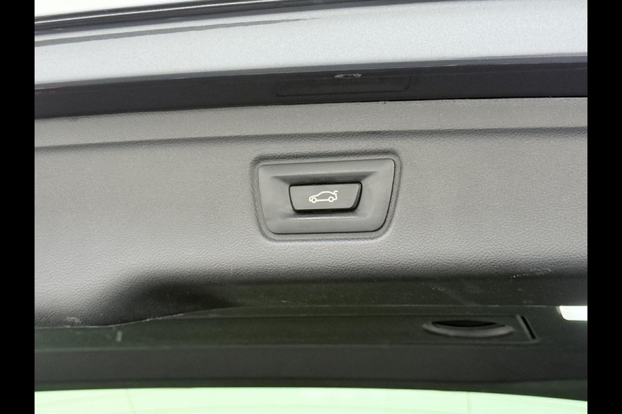 BMW 3 Serie Touring 320i VAN: €34.900,- VOOR: €31.877,- UW EINDEJAARSVOORDEEL: €3.023,-|M-SPORT| PANO| ADAP. CRUISE| NET GROOT ONDERHOUD GEHAD, RIJKLAAR| ELEK. ACHTERKLEP| CAMERA|