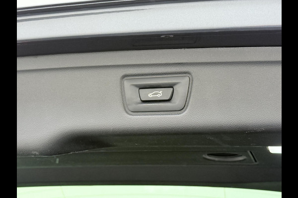 BMW 3 Serie Touring 320i VAN: €34.900,- VOOR: €31.877,- UW EINDEJAARSVOORDEEL: €3.023,-|M-SPORT| PANO| ADAP. CRUISE| NET GROOT ONDERHOUD GEHAD, RIJKLAAR| ELEK. ACHTERKLEP| CAMERA|