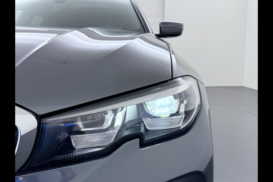 BMW 3 Serie Touring 320i VAN: €34.900,- VOOR: €31.877,- UW EINDEJAARSVOORDEEL: €3.023,-|M-SPORT| PANO| ADAP. CRUISE| NET GROOT ONDERHOUD GEHAD, RIJKLAAR| ELEK. ACHTERKLEP| CAMERA|