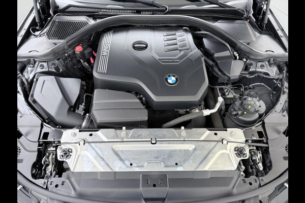 BMW 3 Serie Touring 320i VAN: €34.900,- VOOR: €31.877,- UW EINDEJAARSVOORDEEL: €3.023,-|M-SPORT| PANO| ADAP. CRUISE| NET GROOT ONDERHOUD GEHAD, RIJKLAAR| ELEK. ACHTERKLEP| CAMERA|