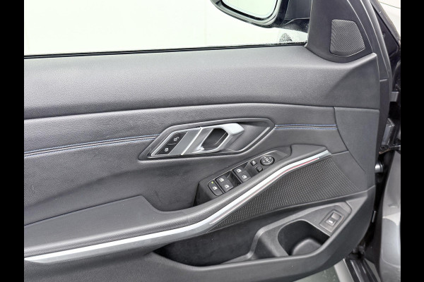 BMW 3 Serie Touring 320i VAN: €34.900,- VOOR: €31.877,- UW EINDEJAARSVOORDEEL: €3.023,-|M-SPORT| PANO| ADAP. CRUISE| NET GROOT ONDERHOUD GEHAD, RIJKLAAR| ELEK. ACHTERKLEP| CAMERA|