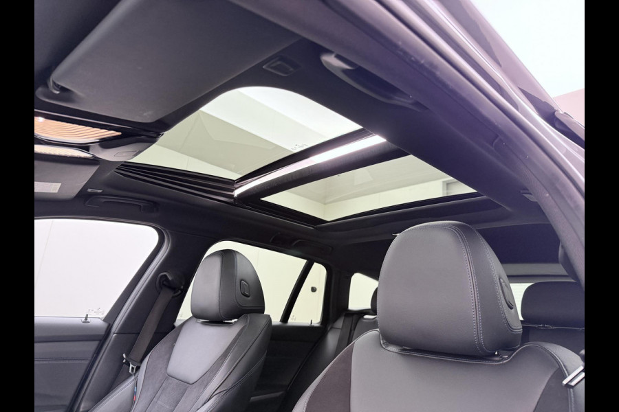 BMW 3 Serie Touring 320i VAN: €34.900,- VOOR: €31.877,- UW EINDEJAARSVOORDEEL: €3.023,-|M-SPORT| PANO| ADAP. CRUISE| NET GROOT ONDERHOUD GEHAD, RIJKLAAR| ELEK. ACHTERKLEP| CAMERA|