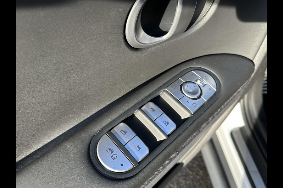 Hyundai IONIQ 5 Lounge AWD 77.4 kWh SOH 100% RIJKLAAR! | FABRIEKSGARANTIE HYUNDAI TOT 10-2028| |STOELVERWARMING + VENTILATIE| DEALER OH. |ELEK. ACHTERKLEP| BOSE AUDIO| VOL OPTIES| ACHTERBANK VERWARMD| HEAD-UP