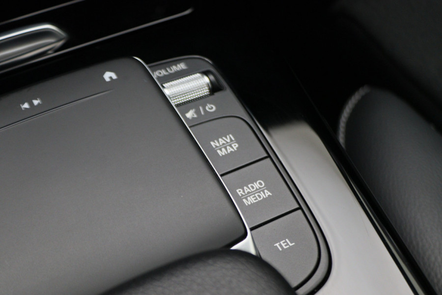 Mercedes-Benz A-Klasse 250 e Business Solution AMG Limited Camera, Sfeerverlichting, Apple Carplay, LED, Cruise, PDC