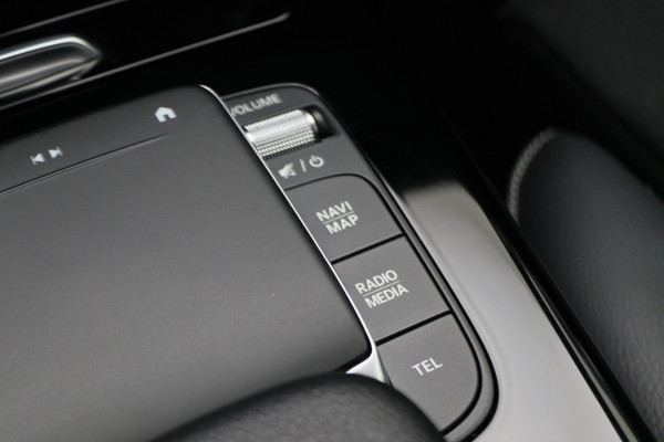 Mercedes-Benz A-Klasse 250 e Business Solution AMG Limited Camera, Sfeerverlichting, Apple Carplay, LED, Cruise, PDC
