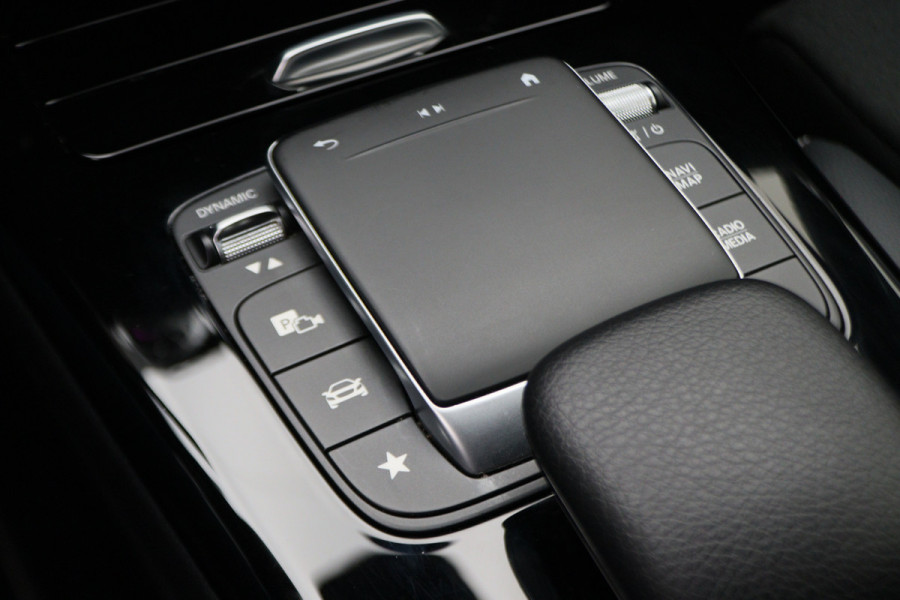 Mercedes-Benz A-Klasse 250 e Business Solution AMG Limited Camera, Sfeerverlichting, Apple Carplay, LED, Cruise, PDC