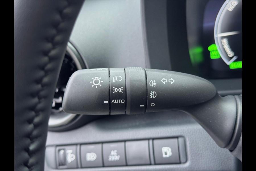 Toyota C-HR 2.0 Plug-in Hybrid 223pk Dynamic Bi-Tone | 18 inch, Stoel + Stuurverwarming, Groot scherm, Parkeersensoren, Dodehoekherkenning