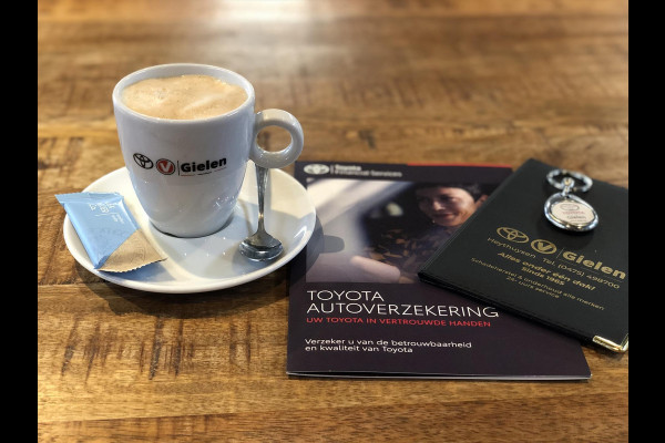 Toyota C-HR 2.0 Plug-in Hybrid 223pk Dynamic Bi-Tone | 18 inch, Stoel + Stuurverwarming, Groot scherm, Parkeersensoren, Dodehoekherkenning