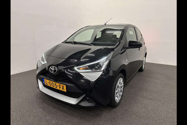 Toyota Aygo 1.0 VVT-i x-play Airco Navigatie Apple Carplay/Android Auto Camera Achter