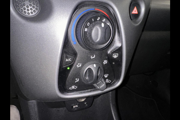 Toyota Aygo 1.0 VVT-i x-play Airco Navigatie Apple Carplay/Android Auto Camera Achter