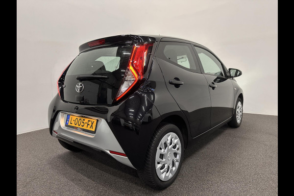 Toyota Aygo 1.0 VVT-i x-play Airco Navigatie Apple Carplay/Android Auto Camera Achter