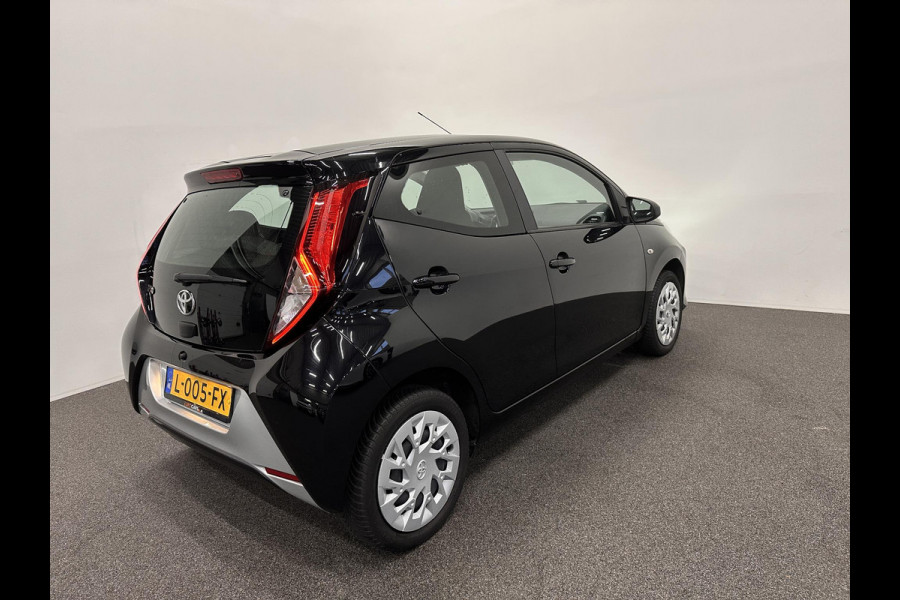 Toyota Aygo 1.0 VVT-i x-play Airco Navigatie Apple Carplay/Android Auto Camera Achter
