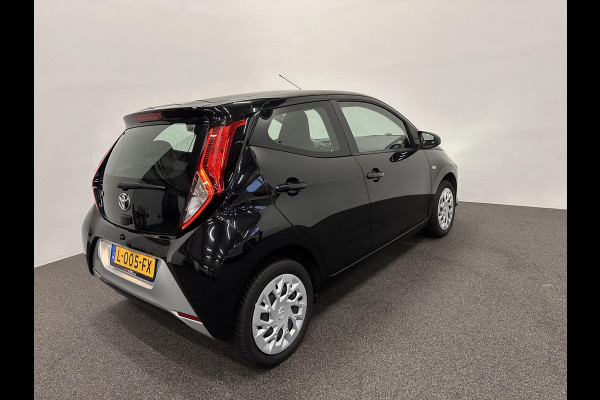 Toyota Aygo 1.0 VVT-i x-play Airco Navigatie Apple Carplay/Android Auto Camera Achter