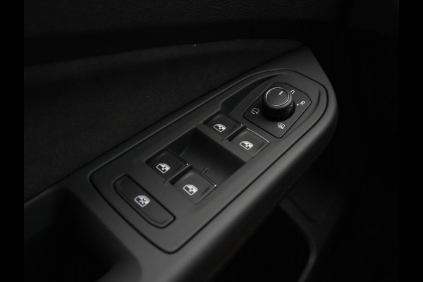 Volkswagen Golf 1.5 eTSI 150pk DSG R-Line Edition Navigatie Camera Acc Stoelverwarming