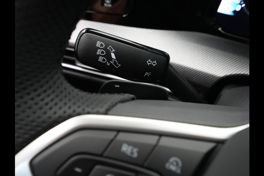 Volkswagen Golf 1.5 eTSI 150pk DSG R-Line Edition Navigatie Camera Acc Stoelverwarming