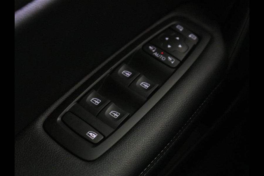 Renault Mégane 1.3 TCe Intens | Automaat | Trekhaak | Camera | Head-Up | Half leder | Carplay | BOSE Sound | Full LED | Keyless | Climate control | Parkeerhulp | Cruise control