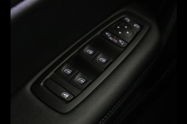 Renault Mégane 1.3 TCe Intens | Automaat | Trekhaak | Camera | Head-Up | Half leder | Carplay | BOSE Sound | Full LED | Keyless | Climate control | Parkeerhulp | Cruise control