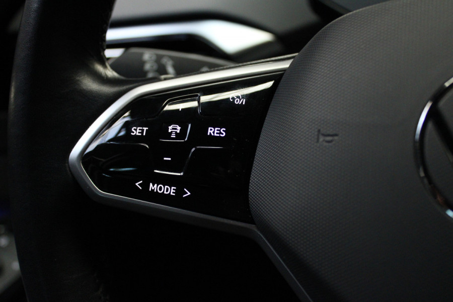 Volkswagen ID.4 Navi ACC Camera Warmtepomp PDC Stuurverwarm. Carplay 19" LM velgen Climate voor & achter Interieur voorverwarming & koeling